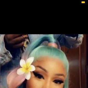 Meet your Posher, Lyna